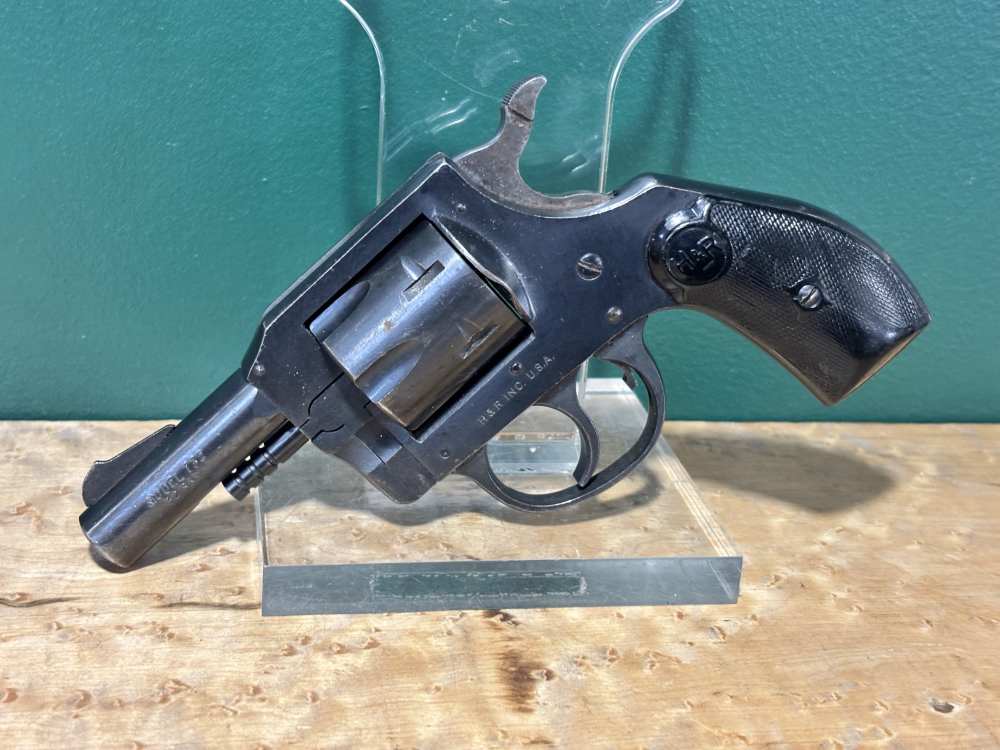 H&R 732 .32 S&W Long Revolver Swing Out Cylinder 6 Shot-img-2