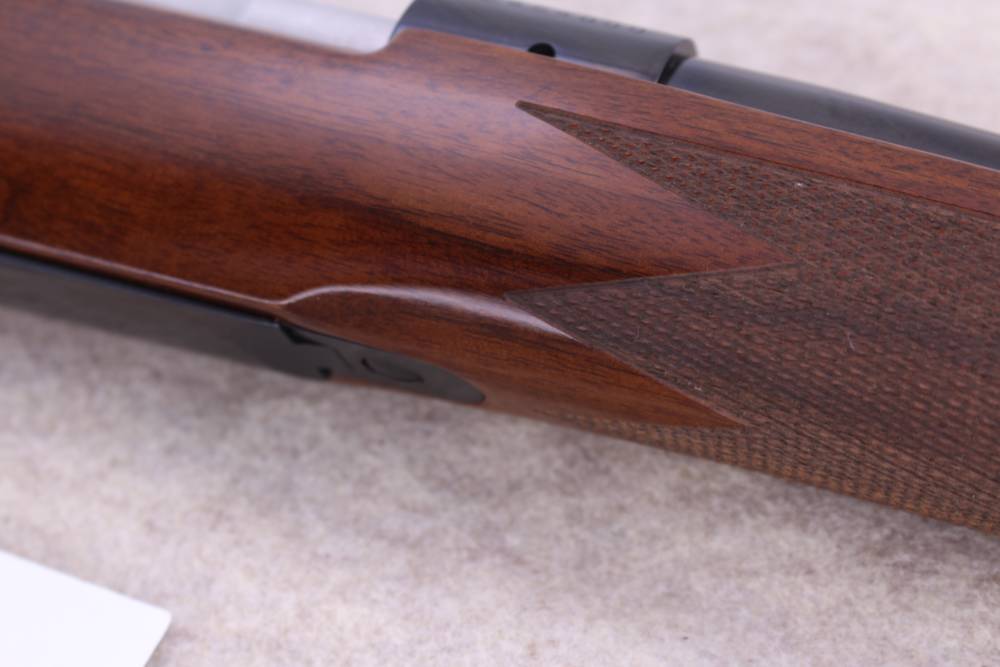 Winchester Model 70 Classic Super Grade 7mm Rem Mag 25" Walnut Fine Mint -img-7