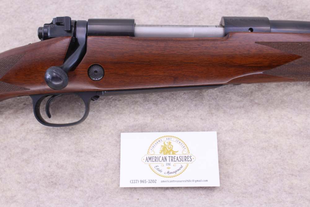 Winchester Model 70 Classic Super Grade 7mm Rem Mag 25" Walnut Fine Mint -img-1