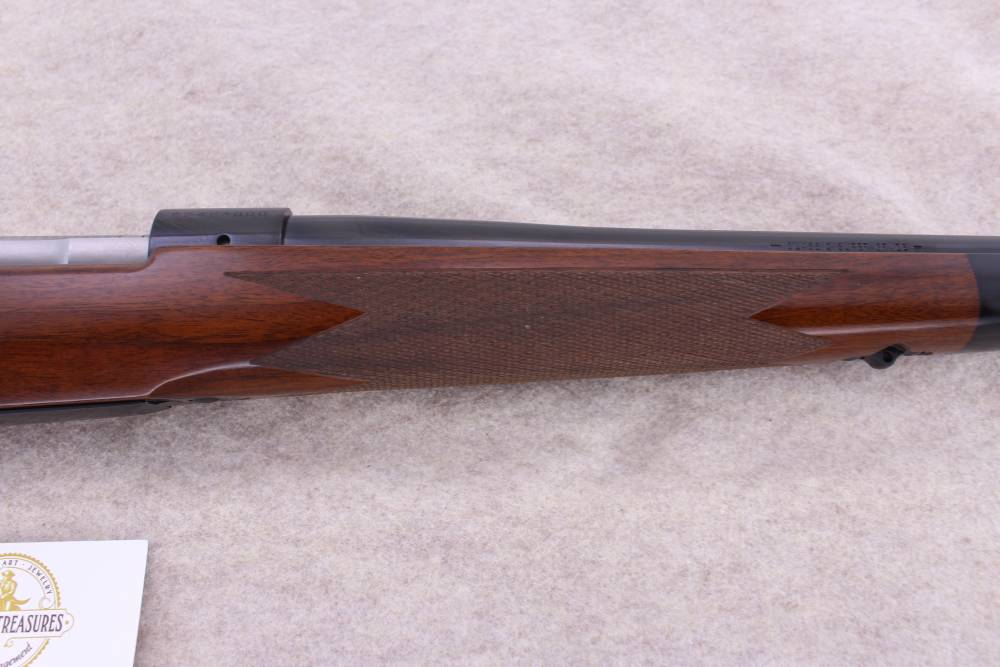 Winchester Model 70 Classic Super Grade 7mm Rem Mag 25" Walnut Fine Mint -img-6