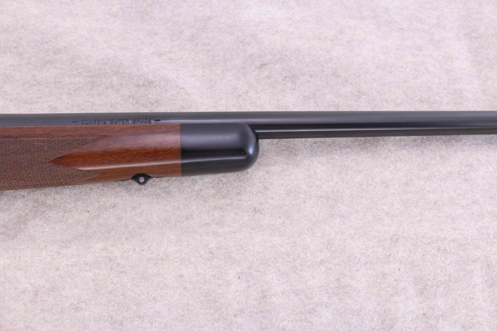 Winchester Model 70 Classic Super Grade 7mm Rem Mag 25" Walnut Fine Mint -img-4