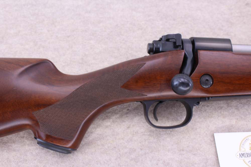 Winchester Model 70 Classic Super Grade 7mm Rem Mag 25" Walnut Fine Mint -img-12