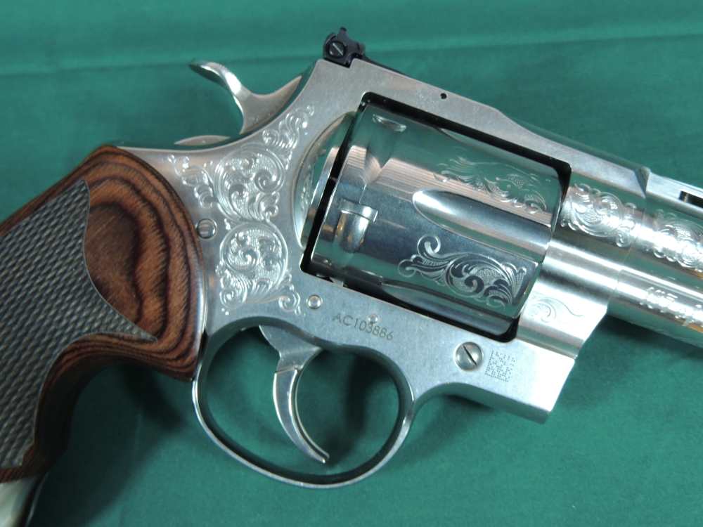 Colt Rosewwod Anaconda 44 Magnum Custom Collection Revolver 187 of 250-img-8