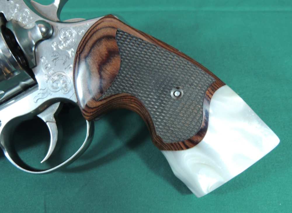 Colt Rosewwod Anaconda 44 Magnum Custom Collection Revolver 187 of 250-img-5