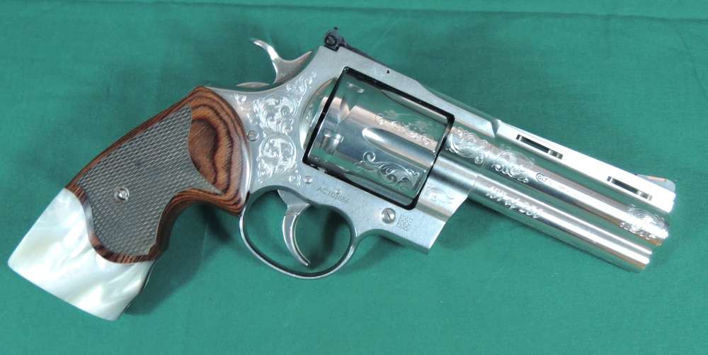 Colt Rosewwod Anaconda 44 Magnum Custom Collection Revolver 187 of 250-img-2