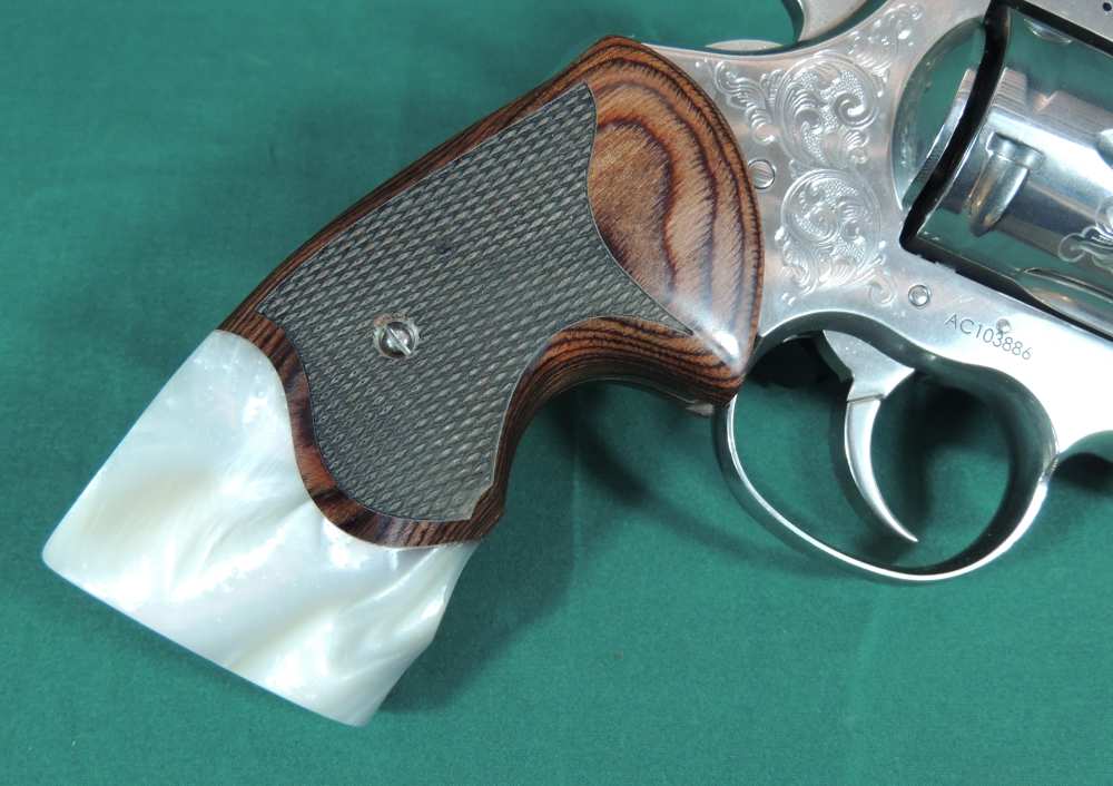Colt Rosewwod Anaconda 44 Magnum Custom Collection Revolver 187 of 250-img-7