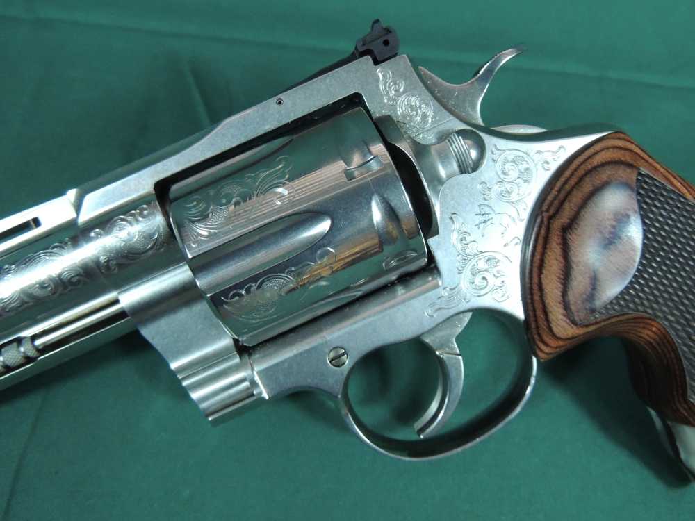 Colt Rosewwod Anaconda 44 Magnum Custom Collection Revolver 187 of 250-img-4