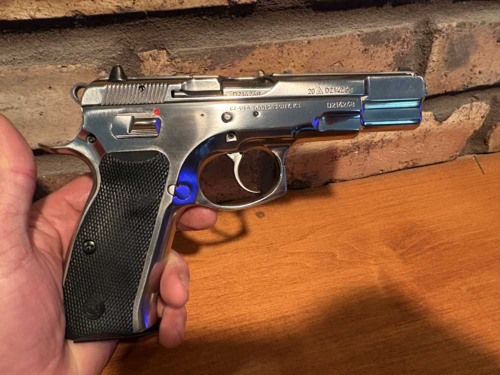 Cz 75 9mm High Polish Excellent. Barely shot -img-20