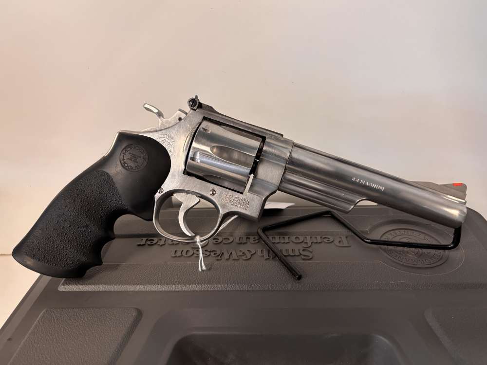 SMITH & WESSON 629-1 44 MAG STAINLESS 6 CYL HOGUE GRIPS -img-2