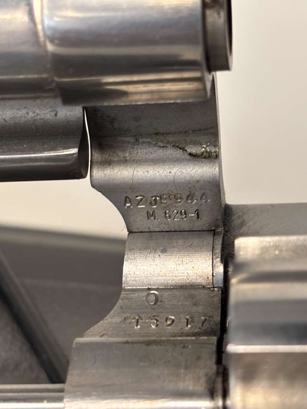 SMITH & WESSON 629-1 44 MAG STAINLESS 6 CYL HOGUE GRIPS -img-4