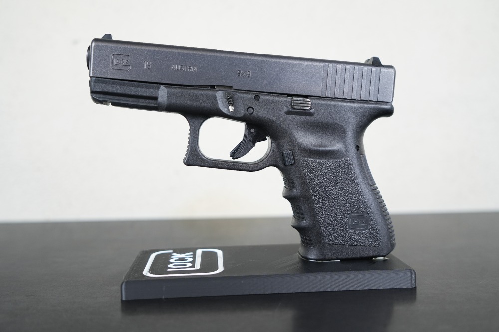 Glock 19 Gen 3 | Soft Case & Box | 4x 15-Round Magazines | Factory-img-2