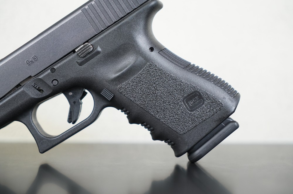 Glock 19 Gen 3 | Soft Case & Box | 4x 15-Round Magazines | Factory-img-7