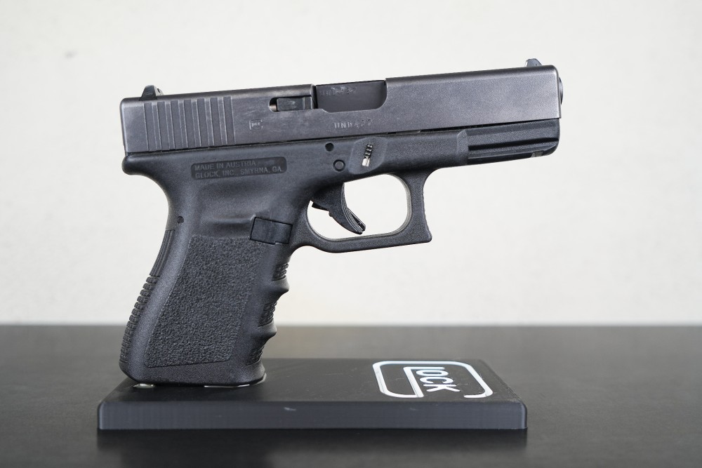 Glock 19 Gen 3 | Soft Case & Box | 4x 15-Round Magazines | Factory-img-3