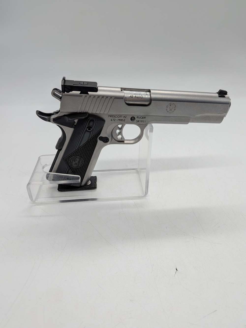 The classic Ruger SR1911 chambered in god's round 45 ACP-img-3
