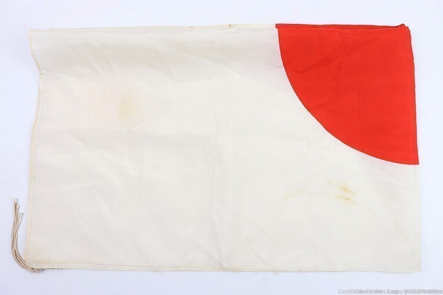 JAPANESE WWII SILK FLAG GOOD LUCK WITH TIE STRINGS (VERY CLEAN)-img-3
