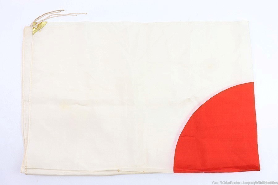 JAPANESE WWII SILK FLAG GOOD LUCK WITH TIE STRINGS (VERY CLEAN)-img-1