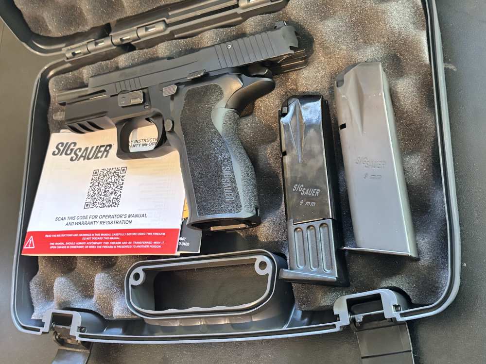 Like New Sig Sauer P226 Elite 9mm 4.4" Barrel Black Optic Ready 10rd *2025*-img-11