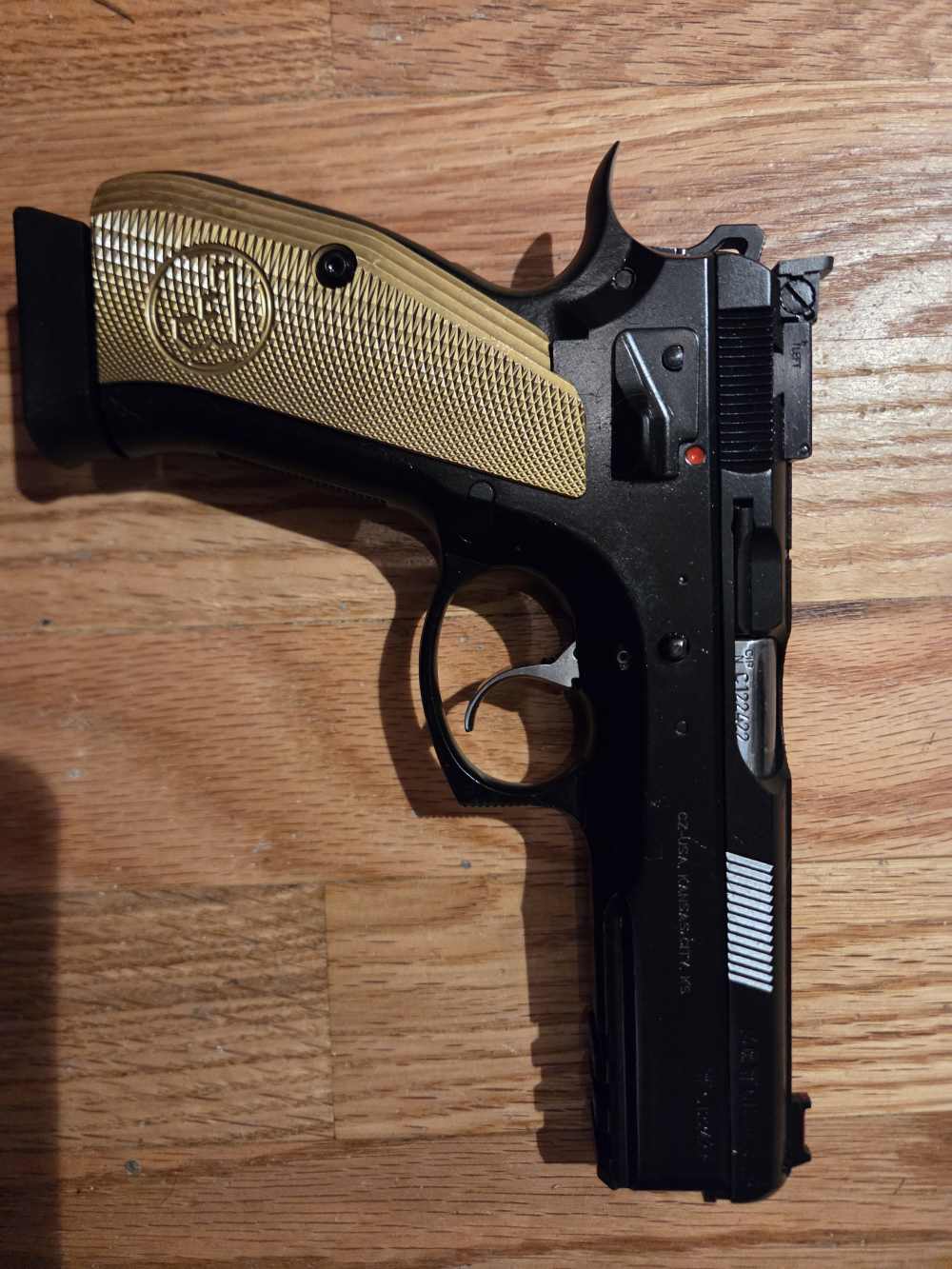 CZ 75 SP-01 Shadow 9MM 2 Mags 18rd with extras-img-1