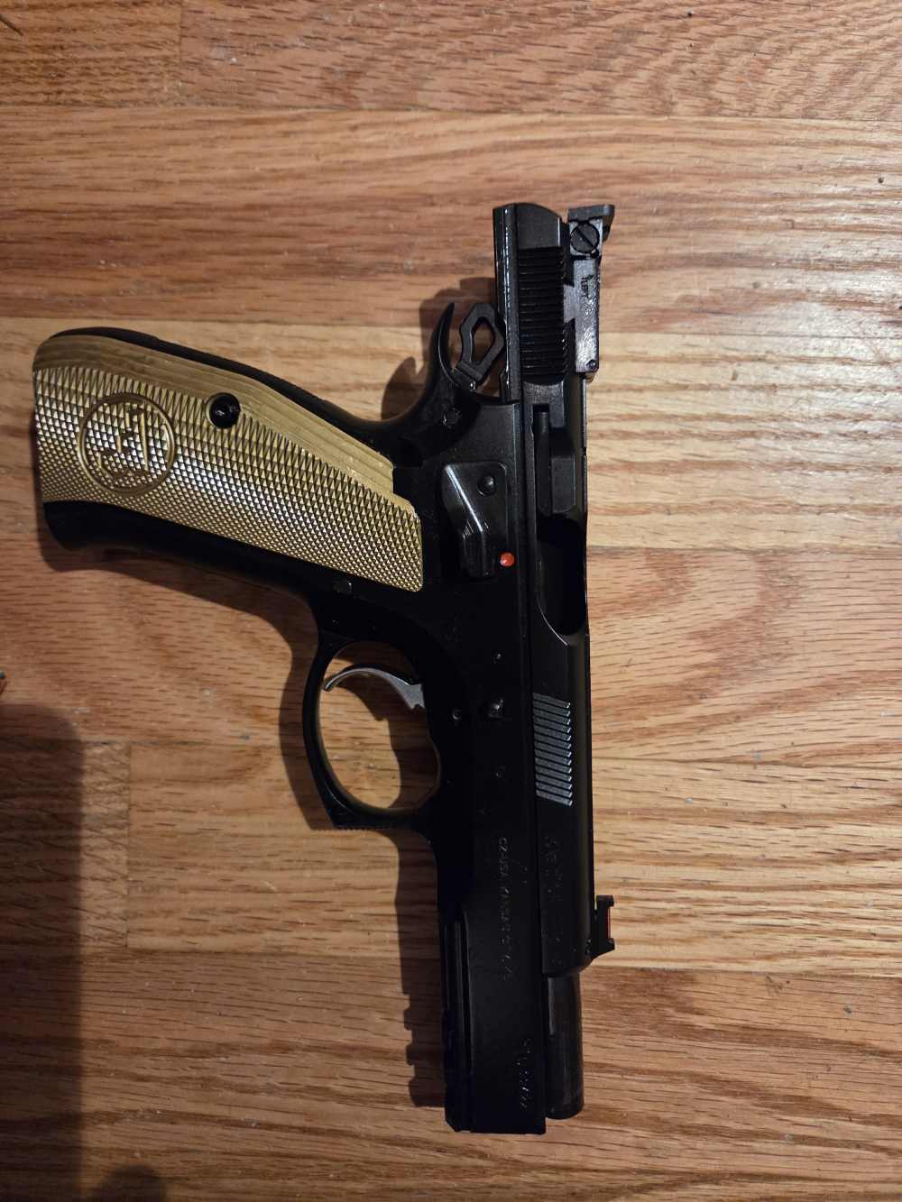 CZ 75 SP-01 Shadow 9MM 2 Mags 18rd with extras-img-3