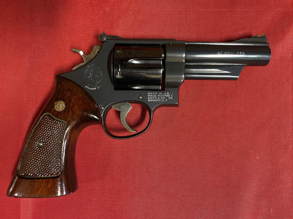 Smith & Wesson Model 25-5 4" Blued 45 Colt In Good Condition               -img-0