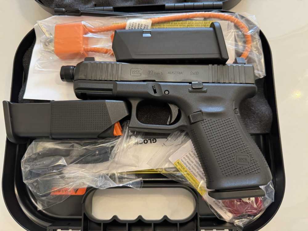 Glock 19 Gen 5 Threaded Barrel 9mm PA195S3G03TB New 2 Mags Case-img-0
