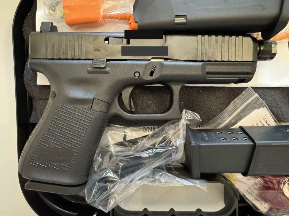 Glock 19 Gen 5 Threaded Barrel 9mm PA195S3G03TB New 2 Mags Case-img-1