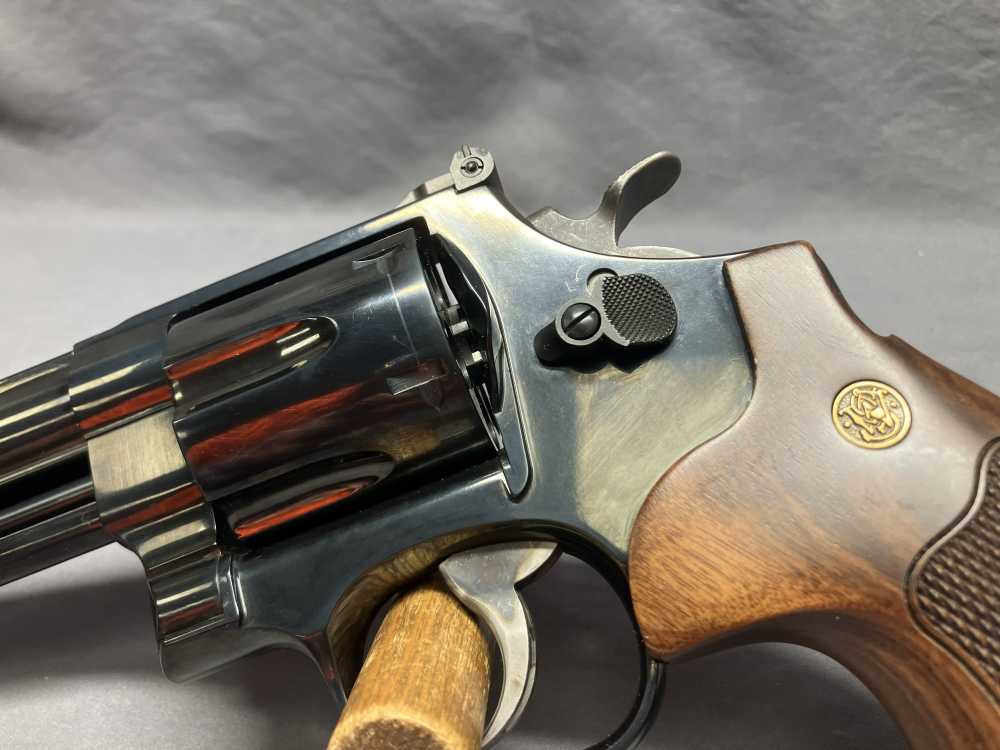 Gorgeous Smith & Wesson 29-10 w/ Display Case - .44 Magnum - 6" Barrel-img-6