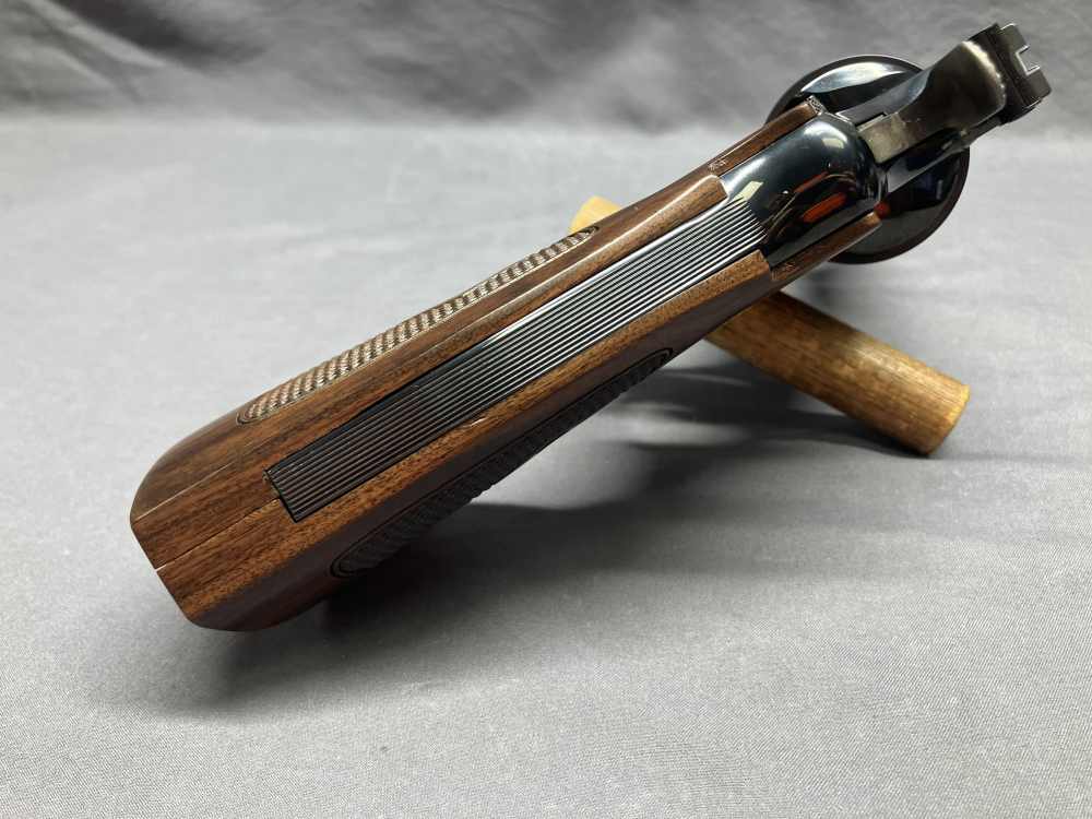 Gorgeous Smith & Wesson 29-10 w/ Display Case - .44 Magnum - 6" Barrel-img-9