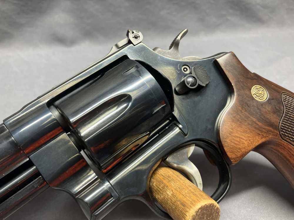 Gorgeous Smith & Wesson 29-10 w/ Display Case - .44 Magnum - 6" Barrel-img-5