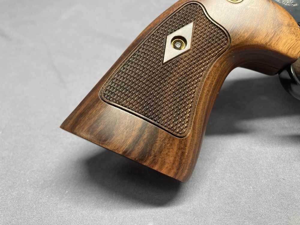 Gorgeous Smith & Wesson 29-10 w/ Display Case - .44 Magnum - 6" Barrel-img-15