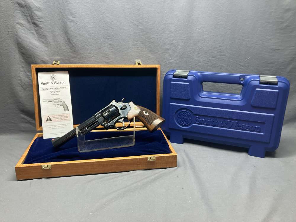 Gorgeous Smith & Wesson 29-10 w/ Display Case - .44 Magnum - 6" Barrel-img-0