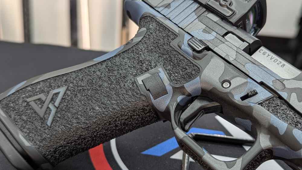 SA Custom Glock G17 Gen6 | Raptor Cuts | Camo | Holosun 508T | Stippled-img-10