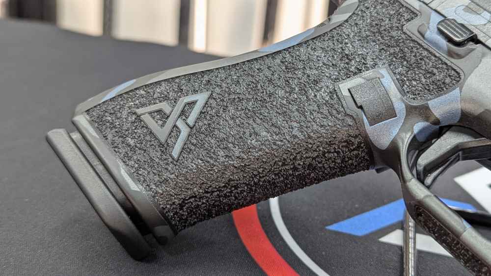 SA Custom Glock G17 Gen6 | Raptor Cuts | Camo | Holosun 508T | Stippled-img-11