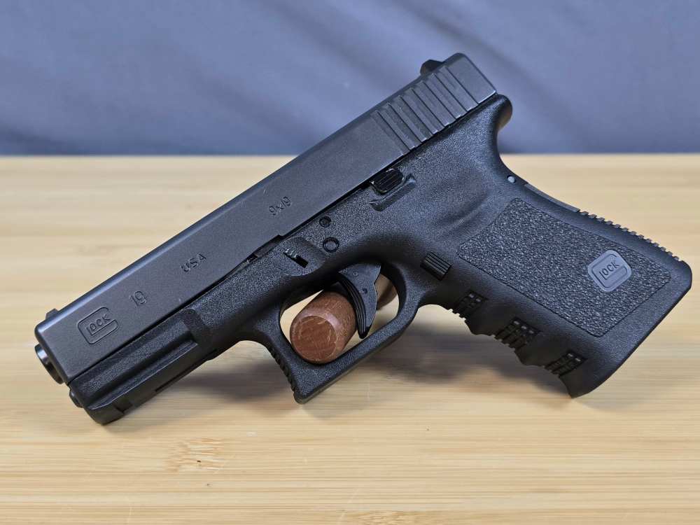 Glock 19 Gen3 Mariner Green Label Contract Overrun 3 Mags-img-2
