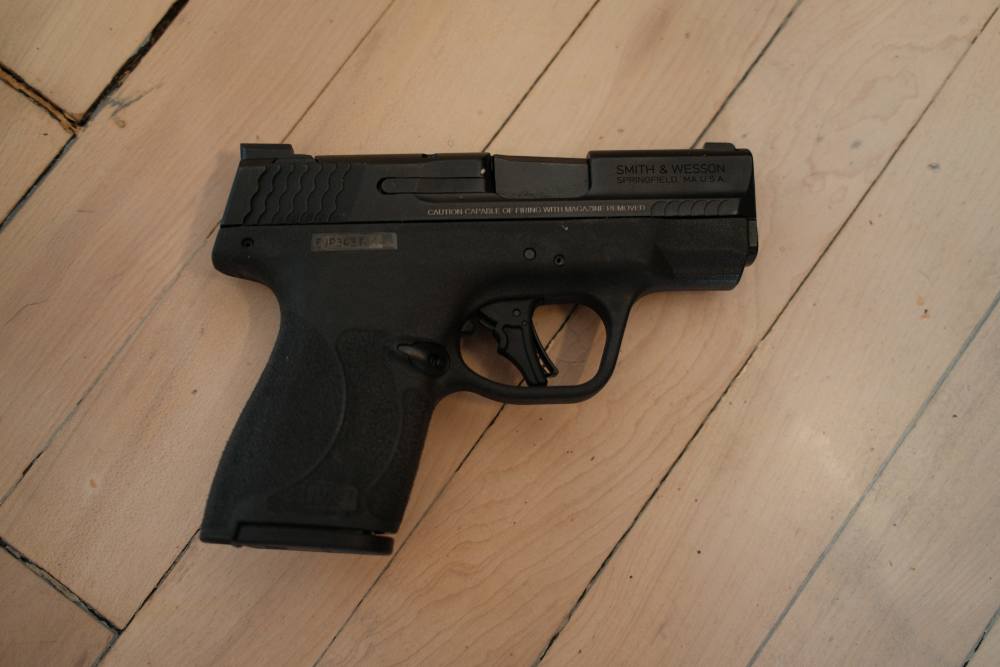 S&W M&P9 Shield Plus NTS + Night Fision Sights + 4 Magazines-img-2