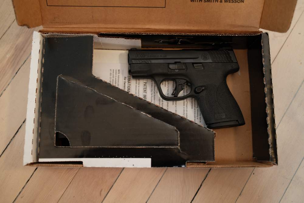S&W M&P9 Shield Plus NTS + Night Fision Sights + 4 Magazines-img-1