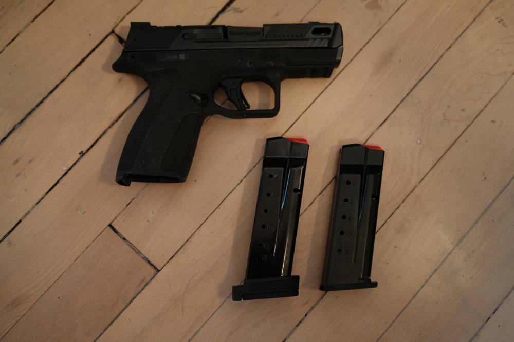 Smith & Wesson Shield X Carry Comp - Like New-img-1