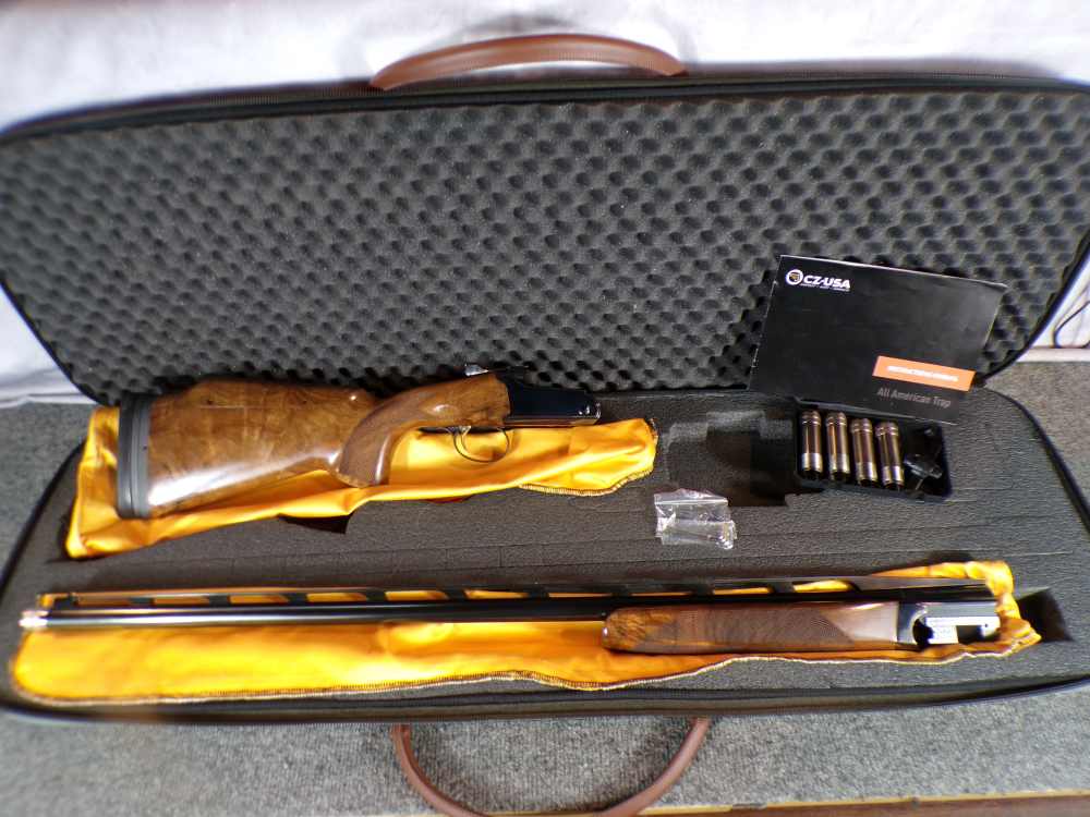CZ All American Trap 12 GA 32" Vent Rib Ported 5 Chokes W/ Case Mint! -img-0
