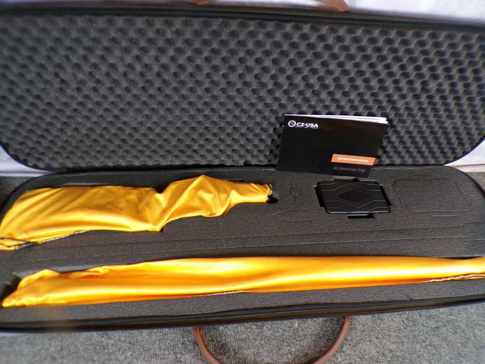 CZ All American Trap 12 GA 32" Vent Rib Ported 5 Chokes W/ Case Mint! -img-23