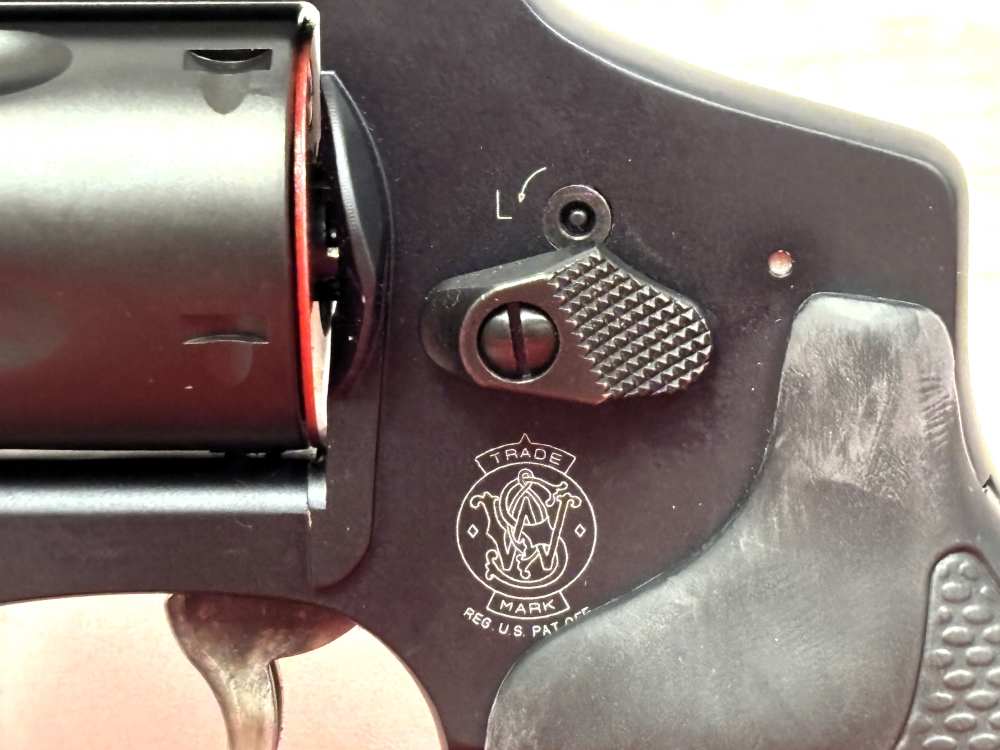 Factory New S&W Model 442-2 Airweight 38 Special Black Revolver No Reserve!-img-1