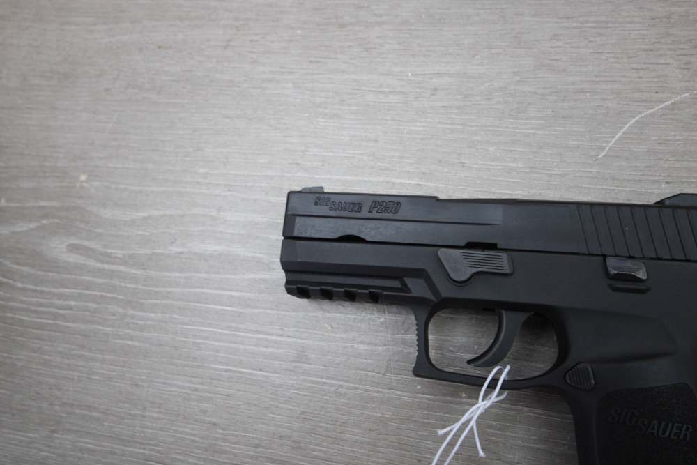 Sig Sauer Model P250 Compact in 9 MM with 3.9" Barrel.-img-8