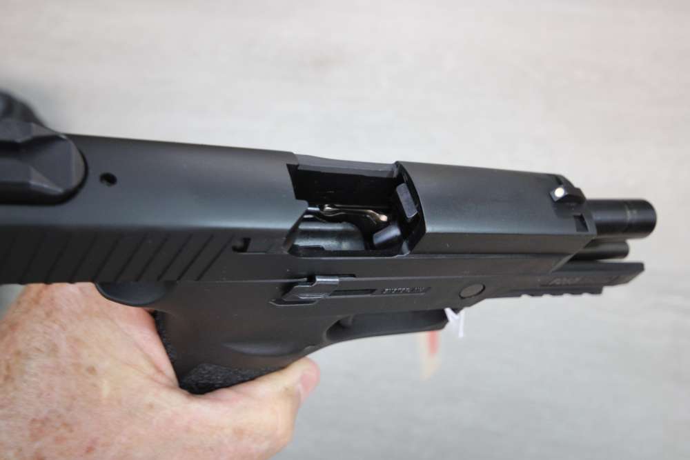 Sig Sauer Model P250 Compact in 9 MM with 3.9" Barrel.-img-15
