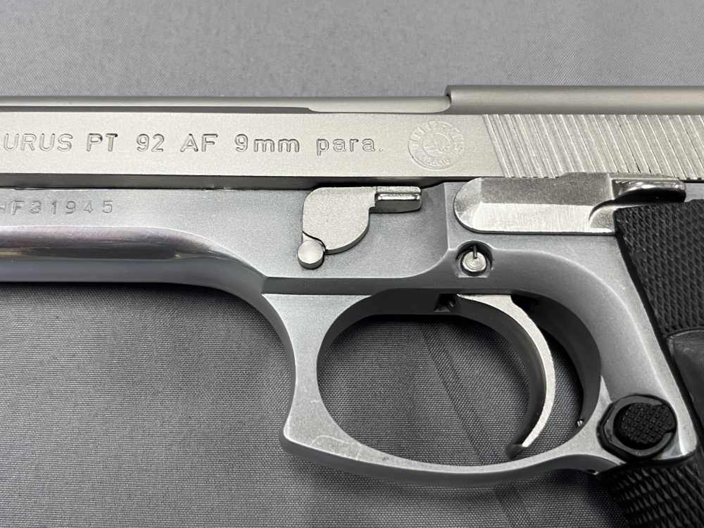 Taurus PT 92 AF 9mm - DA/SA - Stainless - Two Mags - NO Reserve!-img-7