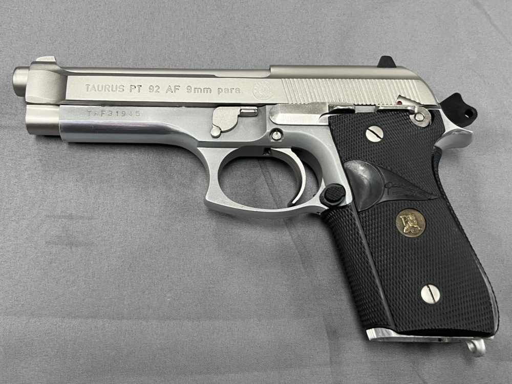 Taurus PT 92 AF 9mm - DA/SA - Stainless - Two Mags - NO Reserve!-img-5