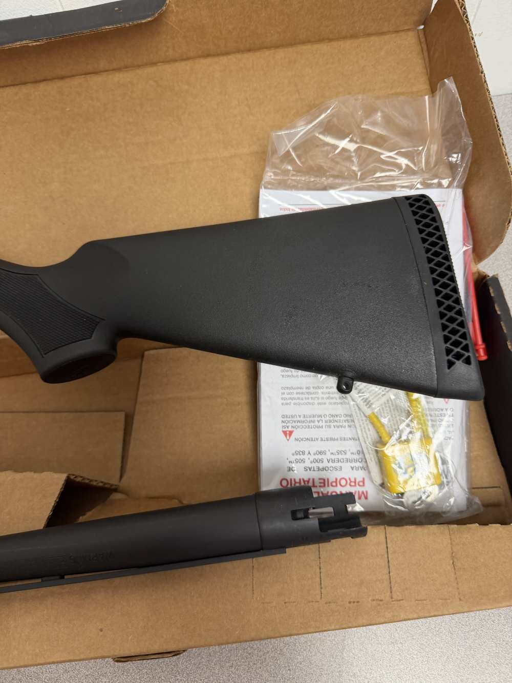 Mossberg 500, 12 GA, 28", Accu Chokes, Synthetic Stock-img-2