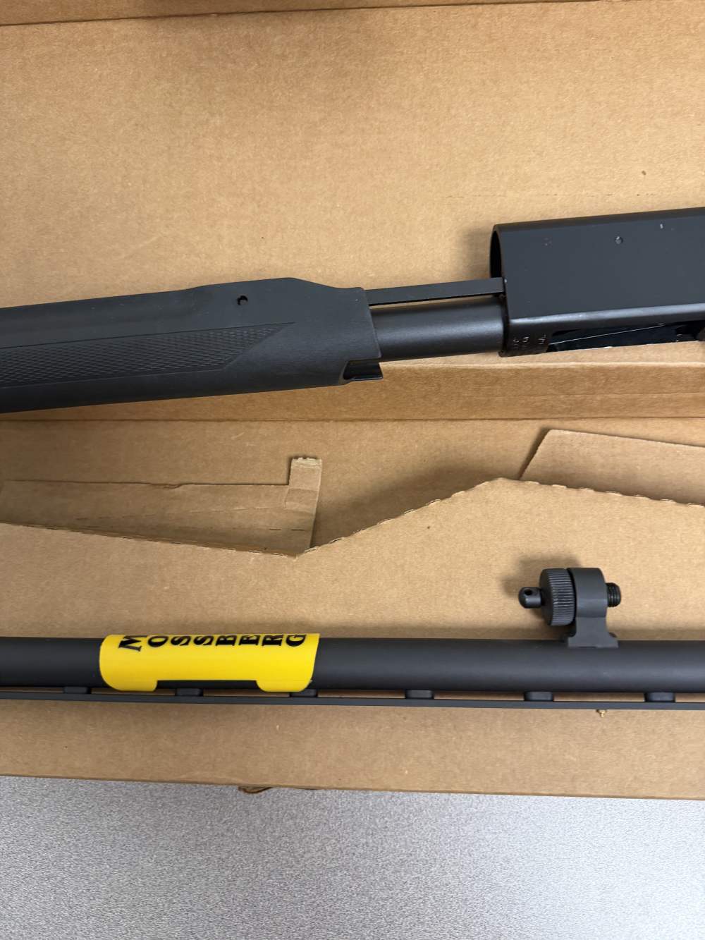 Mossberg 500, 12 GA, 28", Accu Chokes, Synthetic Stock-img-4