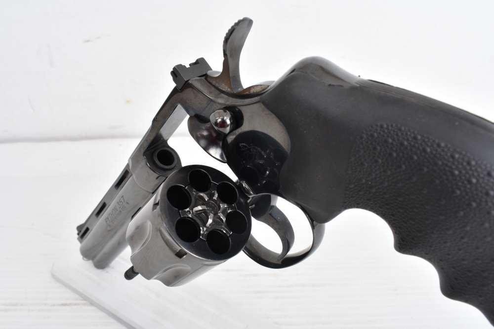 Colt Python .357 Magnum – 6" Barrel – Wood & Hogue Grips – Box & Manual-img-15
