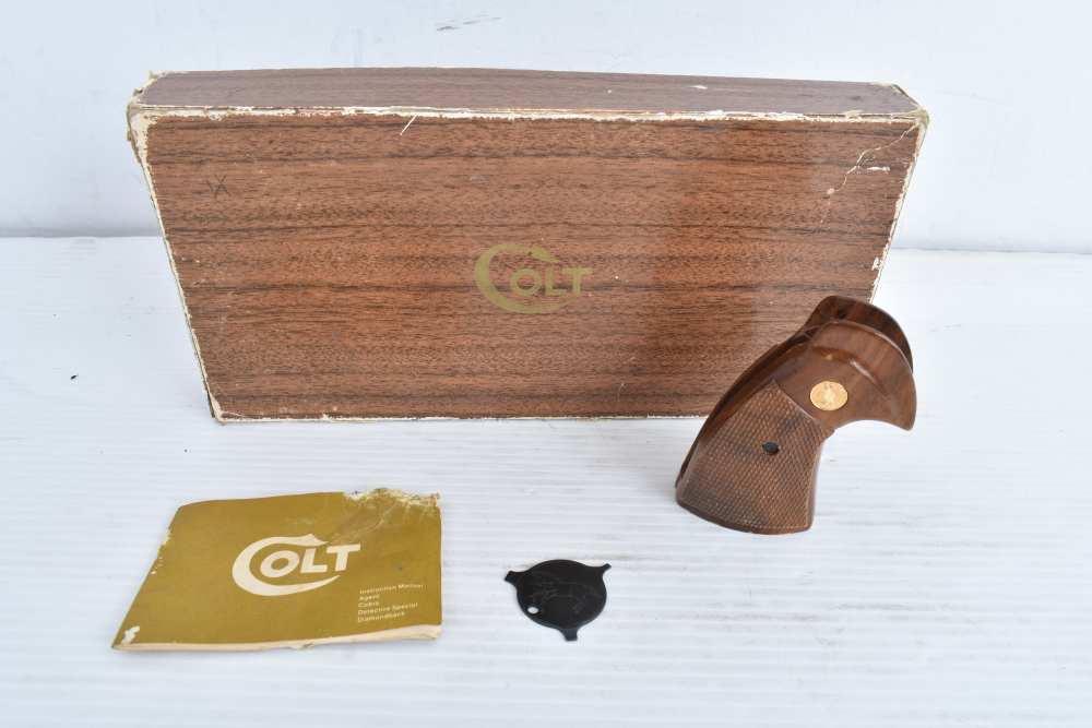Colt Python .357 Magnum – 6" Barrel – Wood & Hogue Grips – Box & Manual-img-17