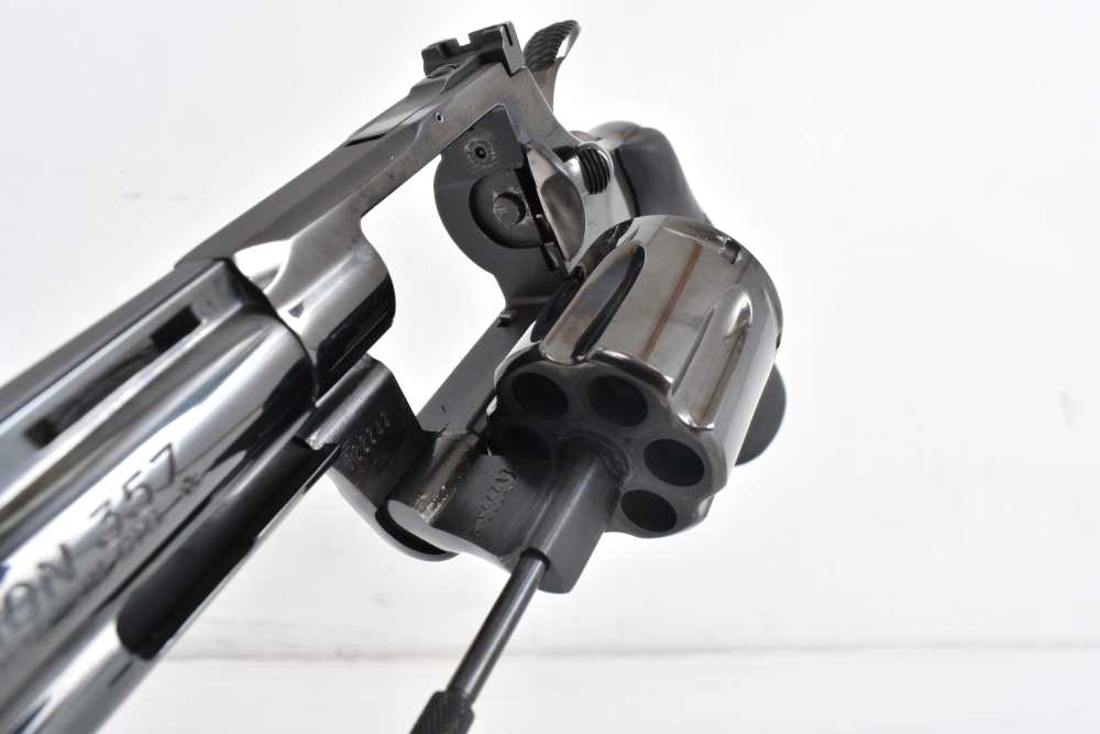 Colt Python .357 Magnum – 6" Barrel – Wood & Hogue Grips – Box & Manual-img-14