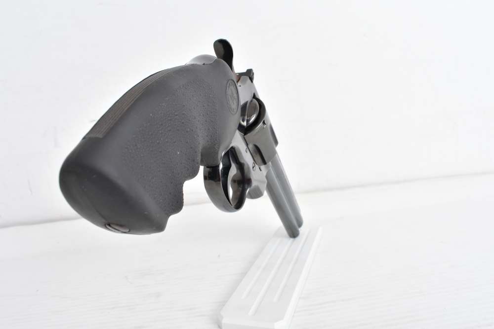 Colt Python .357 Magnum – 6" Barrel – Wood & Hogue Grips – Box & Manual-img-8